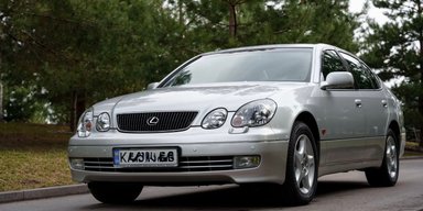 Премиальная капсула времени: В Украине обнаружили роскошное японское авто 90-х в новом состоянии (фото)