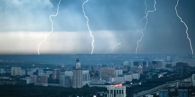 Дождевая сосиска: ливень библейских масштабов затопил Москву, — СМИ