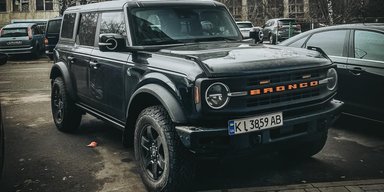 У Києві помітили культовий американський позашляховик в ретростилі (фото)