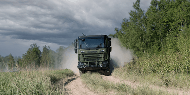 Scania представила современнейшие грузовики для военных: в чем их особенность