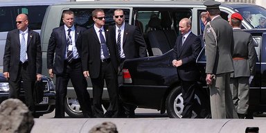 Кортежи без президента и пустые ряды: эксперт рассказал, как охраняют Путина