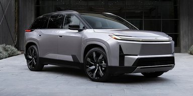 Toyota знову відклала випуск електричного Highlander: що запропонують натомість