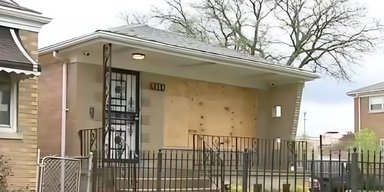 В США мужчина заплатил чужакам тысячи долларов, чтобы выгнать их из своего дома (видео)