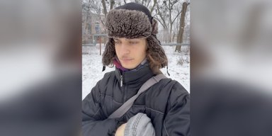 "Накивав пʼятами": блогер, який щодня показував хвилину мовчання, виїхав до Канади (відео)