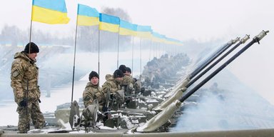"Бракує артилерії та бронетехніки": чи зможе Україна впоратися з дефіцитом зброї без допомоги США
