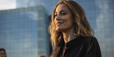 Дочь Майкла Джексона в скромном платье посетила модный показ Desigual в Барселоне (фото)