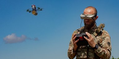 Працюють навіть під час складних погодних умов: ЗСУ отримали нові ударні дрони "Батон Оптик"