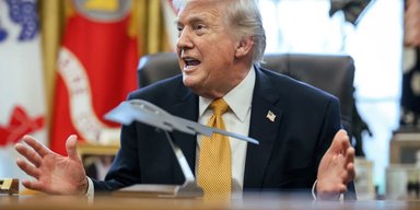 Трамп обозвал НАТО "бумажным тигром" и обвинил в трусости