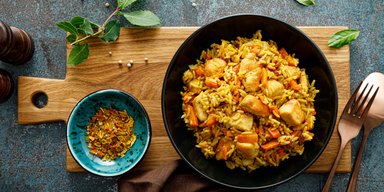 Идеальное блюдо на ужин: рецепт риса с курицей и овощами на сковороде