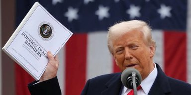 "Уже сталкиваются с высокими тарифами": у Трампа объяснили, почему не ввели "взаимные пошлины" для РФ