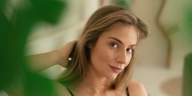 Відома українська акторка вперше стала мамою: що відомо про батька дитини (фото)