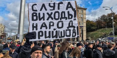 Слуга, выходи, народ пришел! Как украинцам одолеть "государство-рэкетира"