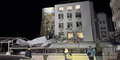 Росія завдала масованої атаки по Одесі: під ударом опинилася дитяча поліклініка (фото, відео)