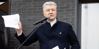Порошенко образив жінку-колегу та втік, коли вона запитала про причину неголосування за надважливі законопроєкти, — ЗМІ