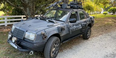 Тюнінг для апокаліпсису: Mercedes W124 перетворили на авто Шаленого Макса (фото)