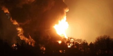 Взрывы в Крыму при атаке дронов и "чего-то тяжелого": какие важные объекты попали под удар (карта)