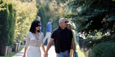 Джефф Безос с невестой посетили конференцию для миллиардеров (фото)