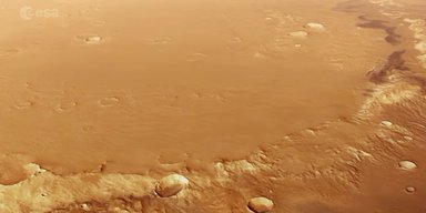 Вода и инопланетяне: Mars Express показал, где застрял герой фильма "Марсианин" (видео)