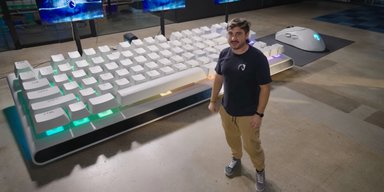 Кнопки розміром із голову: Alienware створила найбільші у світі клавіатуру та мишу (відео)
