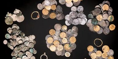 Сховали 600 років тому: в Ізраїлі виявили загадковий скарб золотих і срібних монет (фото)