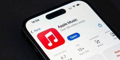 Почти 20% песен из России: Apple Music назвал самые популярные треки, которые слушали украинцы