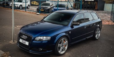 Один из 2500: в Киеве заметили редкий семейный спорткар Audi 2000-х (фото)