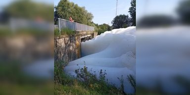 У Підмосков'ї отруєно річку після пожежі на складах: чи потрапить гнила вода в Україну