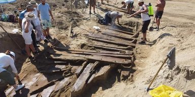 Довжиною 20 метрів. У Сербії шахтарі випадково виявили 1700-річний човен із Римської імперії (фото)