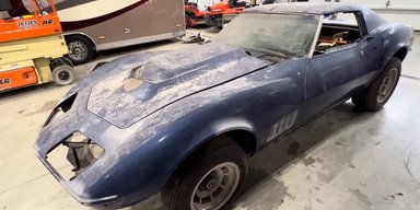Покинутий скарб: рідкісний Corvette за $500 000 простояв 45 років у гаражі (відео)