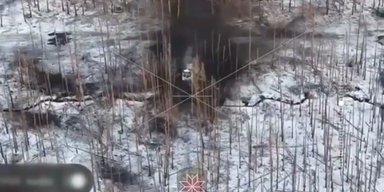 ВС РФ под Кременной "эпично уничтожили" свой танк и выдали его за украинский (видео)