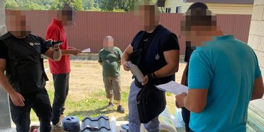 Змушував солдатів будувати йому будинок: військком на Закарпатті отримав підозру (фото, відео)