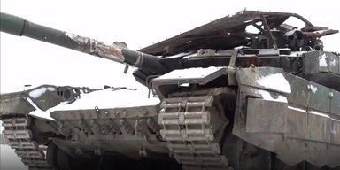 Железное решето: в РФ показали изуродованный танк Т-90 после удара украинского БПЛА (фото)