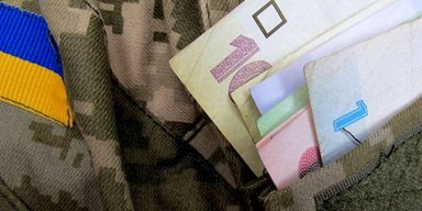 Виплати до Дня Незалежності: чи отримає допомогу колишній військовий, який не є пенсіонером