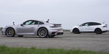 Porsche 911 і Tesla Model X порівняли в заїзді по прямій (відео)