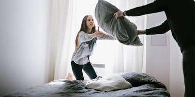 Намного чаще, чем вы думаете. Ученые рассказали, как часто нужно стирать постельное белье