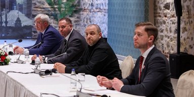 Прекращение огня в Украине: Умеров передал Мединскому меморандум от Киева
