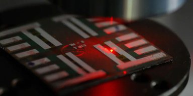 Солнечную батарею из перовскита "посыпали солью" и добились эффективности более 25%