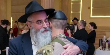Парализованный боец ВСУ еврейского происхождения открыл учебный год в школе в Одессе (фото)