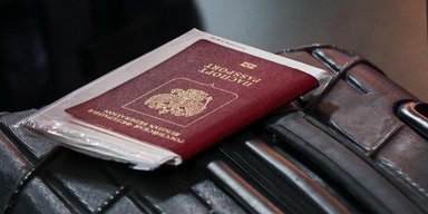 Дружина заступника голови Нацполіції Тишлека міняла паспорт громадянки РФ, — ЗМІ (документ)