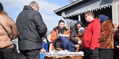 На Ривненщине в последний путь провели бойца ВСУ: без отца остались четверо детей (фото)