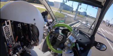 В Японии показали, как робот-гуманоид водит автомобиль: что пошло не так (видео)