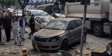 Обломки иранской кассетной ракеты упали у посольства Украины в Израиле (фото)