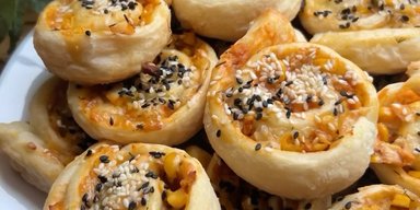 "Улитки" с начинкой: рецепт простого и быстрого перекуса