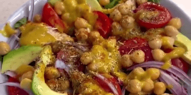 Салат с курицей и нутом: рецепт сытного блюда для будней и на праздник