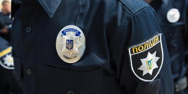 Поліціянт побився з підлітком через футболку з символікою Nirvana: як його покарали