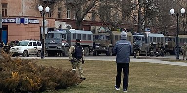 Депортация или эвакуация: зачем оккупанты переселяют херсонцев