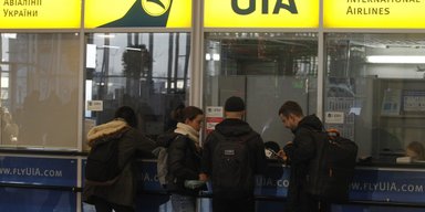 Страхи и бесстрашие. О чем говорили пассажиры и сотрудники "Борисполя" в день авиакатастрофы