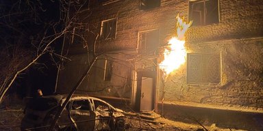 У Чернігові "шахед" вибухнув біля багатоповерхівки: палає газопровід (фото)