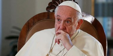 Ватикан разрешил геям становиться католическими священниками, — Reuters