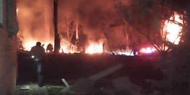Постраждали житлові будинки, 13 поранених: ЗС РФ обстріляли Курахове в Донецькій області (відео)
